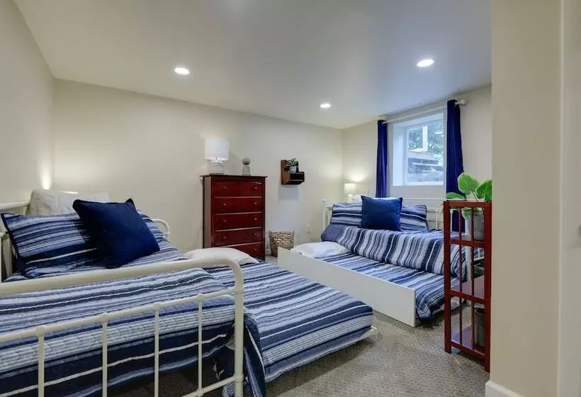 Cozy Brookville Home W/ Fire Pit & Deck!