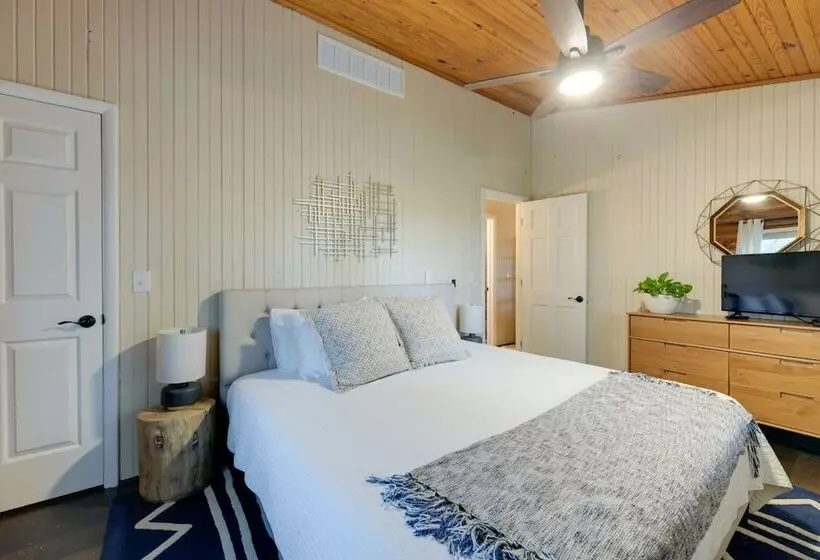 Cozy Brookville Home W/ Fire Pit & Deck!