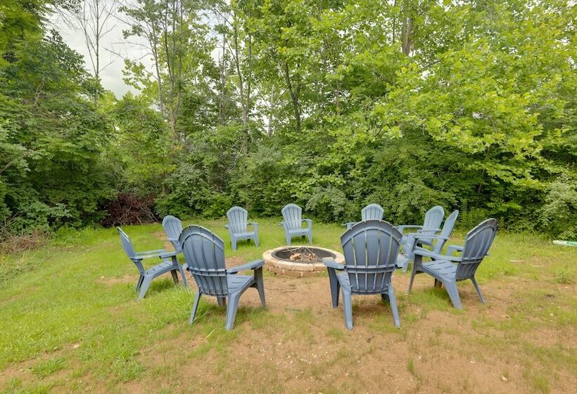 Cozy Brookville Home W/ Fire Pit & Deck!