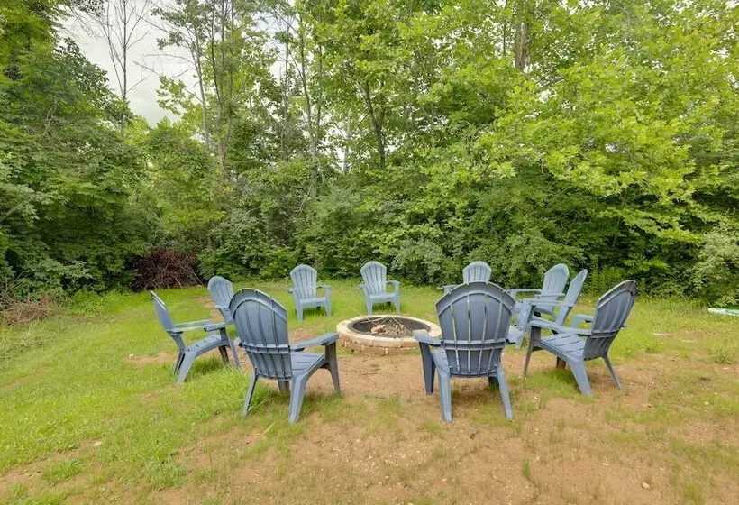 Cozy Brookville Home W/ Fire Pit & Deck!
