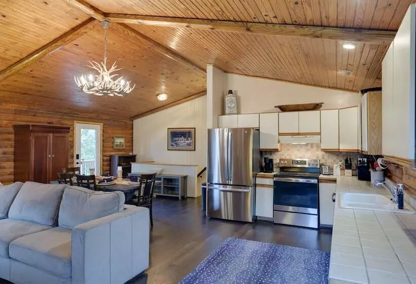 Cozy Brookville Home W/ Fire Pit & Deck!