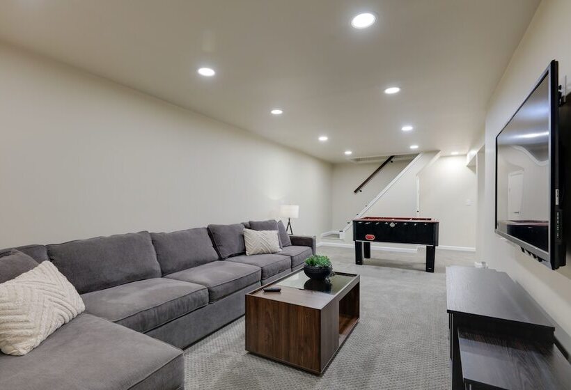 Cozy Brookville Home W/ Fire Pit & Deck!