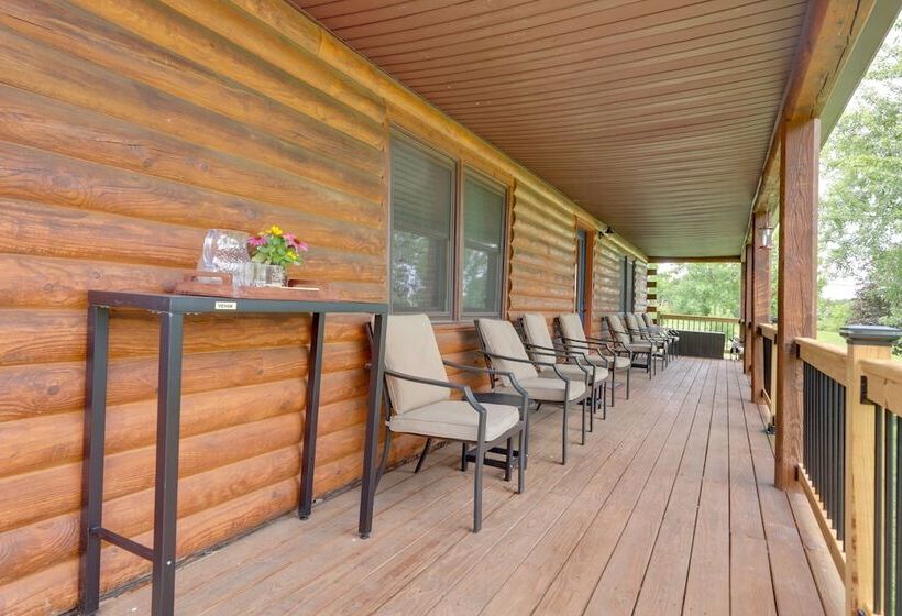 Cozy Brookville Home W/ Fire Pit & Deck!