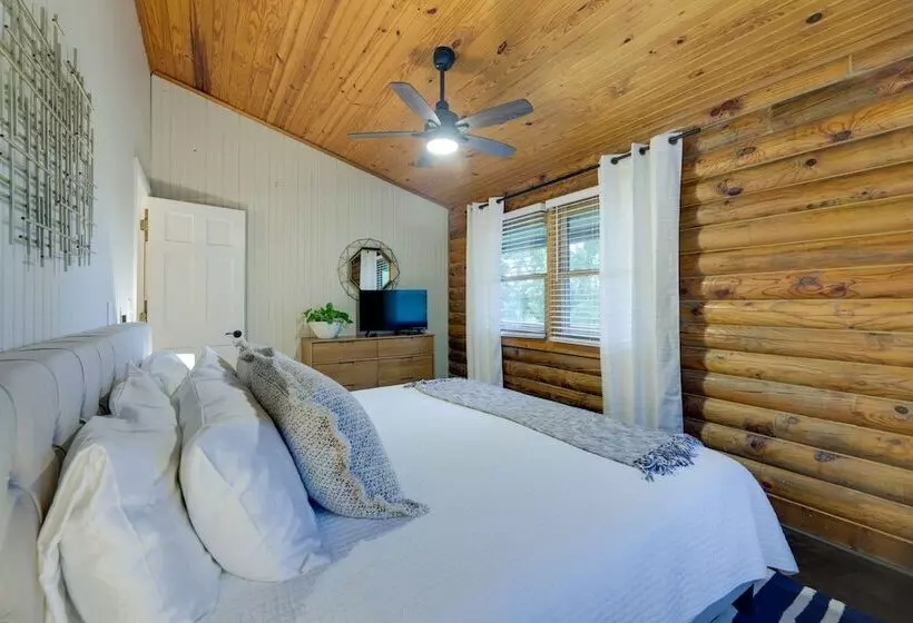 Cozy Brookville Home W/ Fire Pit & Deck!