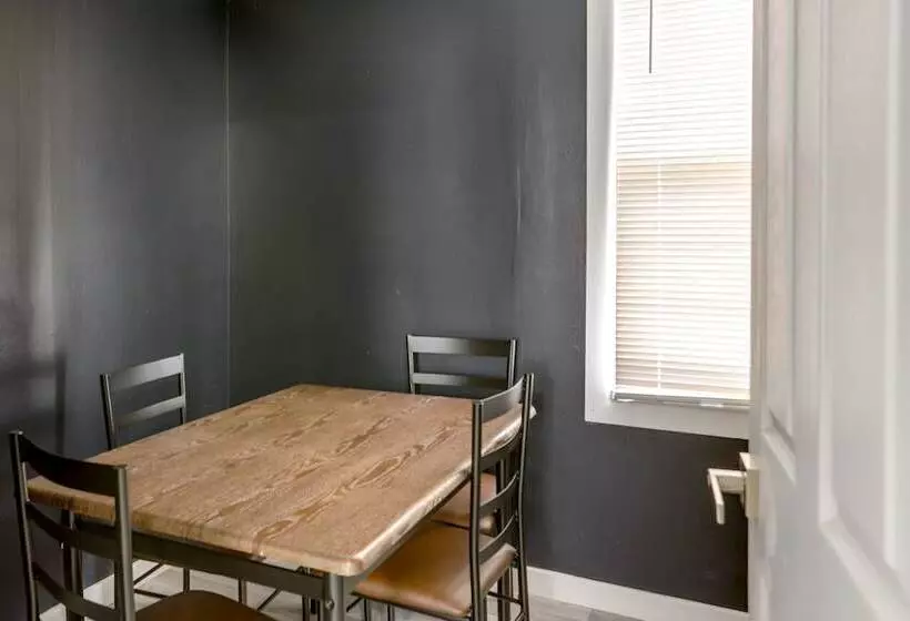 Cozy Downtown Sandusky Gem   1 Mi To Lake Erie!