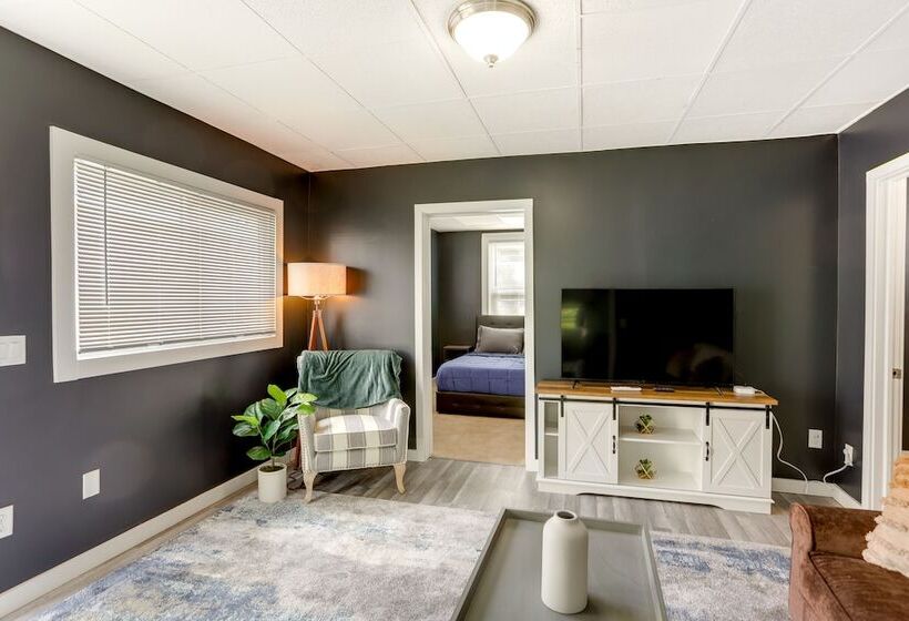 Cozy Downtown Sandusky Gem 1 Mi To Lake Erie!