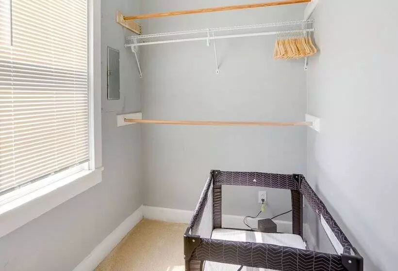 Cozy Downtown Sandusky Gem   1 Mi To Lake Erie!