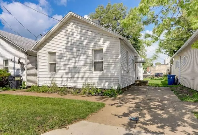 Cozy Downtown Sandusky Gem   1 Mi To Lake Erie!