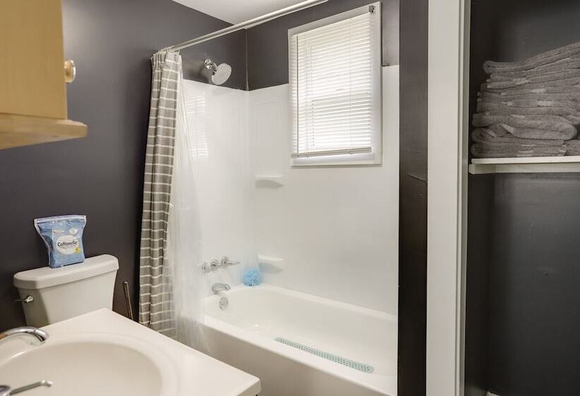 Cozy Downtown Sandusky Gem 1 Mi To Lake Erie!