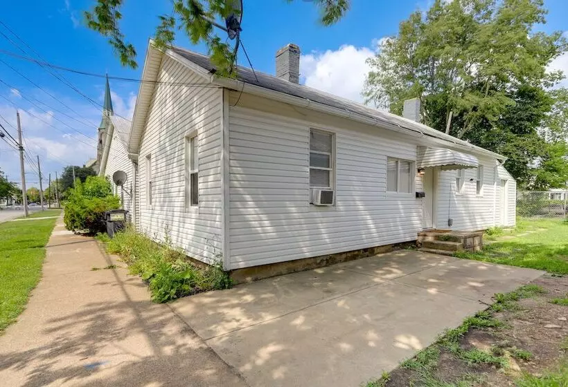 Cozy Downtown Sandusky Gem   1 Mi To Lake Erie!