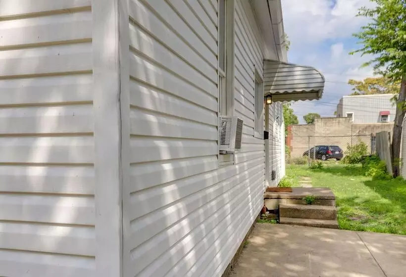 Cozy Downtown Sandusky Gem   1 Mi To Lake Erie!