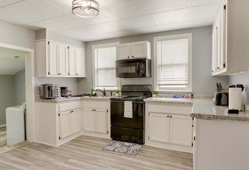 Cozy Downtown Sandusky Gem 1 Mi To Lake Erie!