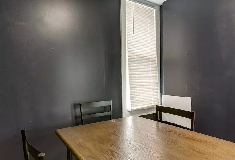 Cozy Downtown Sandusky Gem   1 Mi To Lake Erie!