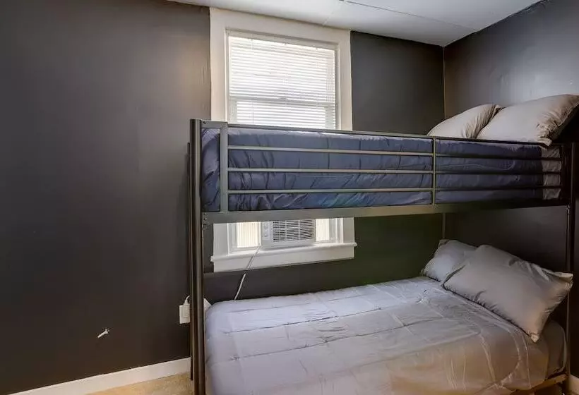 Cozy Downtown Sandusky Gem   1 Mi To Lake Erie!