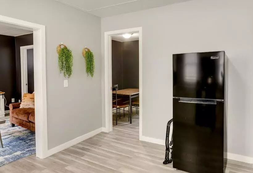 Cozy Downtown Sandusky Gem   1 Mi To Lake Erie!