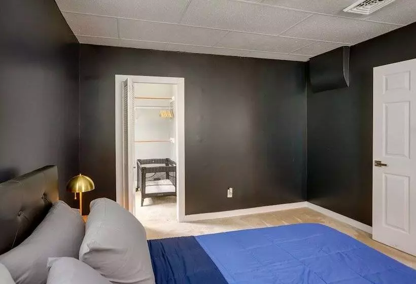 Cozy Downtown Sandusky Gem   1 Mi To Lake Erie!