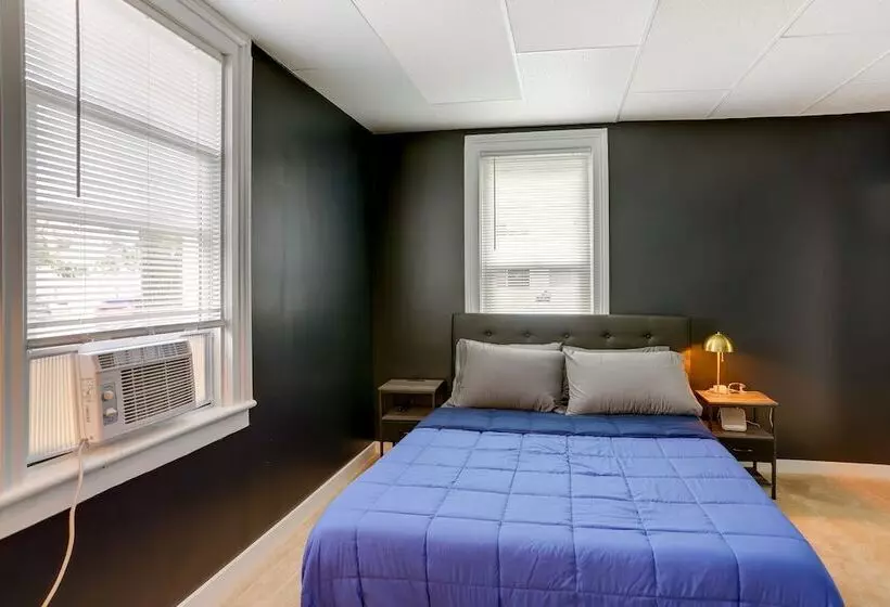 Cozy Downtown Sandusky Gem   1 Mi To Lake Erie!