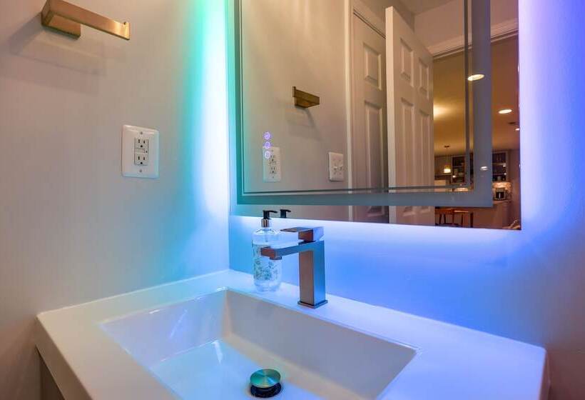 Cozy Herndon Home Near Wineries!