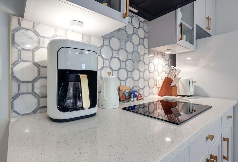 Cozy Herndon Home Near Wineries!