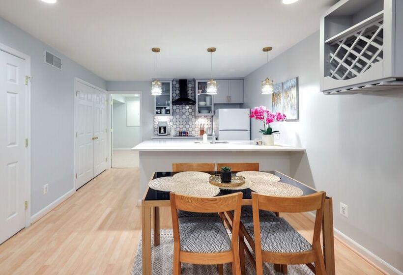 Cozy Herndon Home Near Wineries!