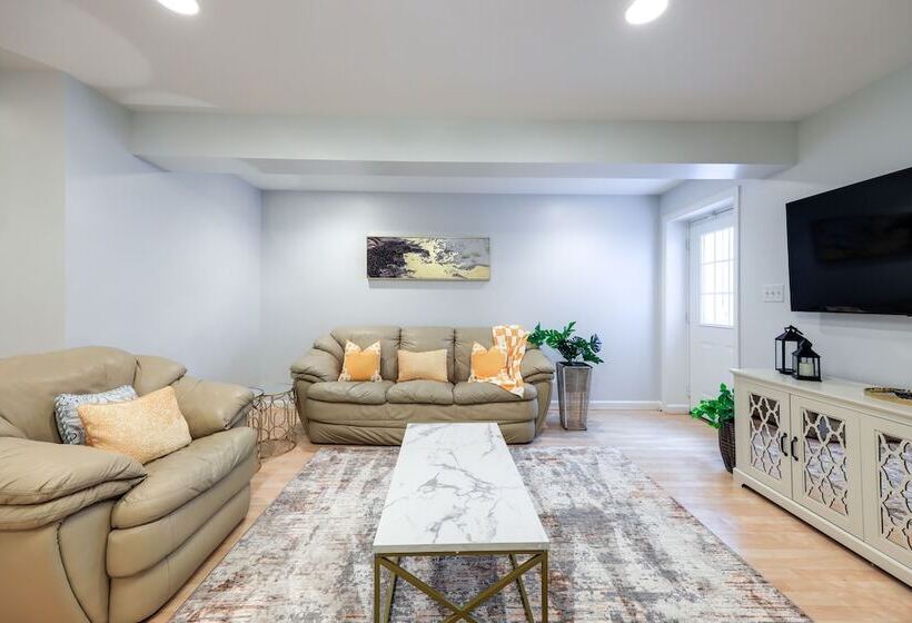 Cozy Herndon Home Near Wineries!