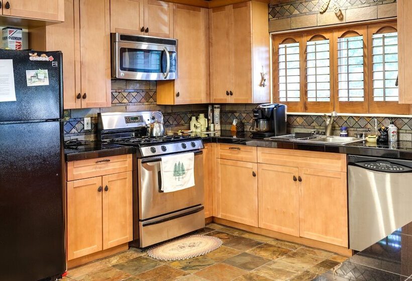 Cozy Mi Wuk Village Cabin W/ Deck!