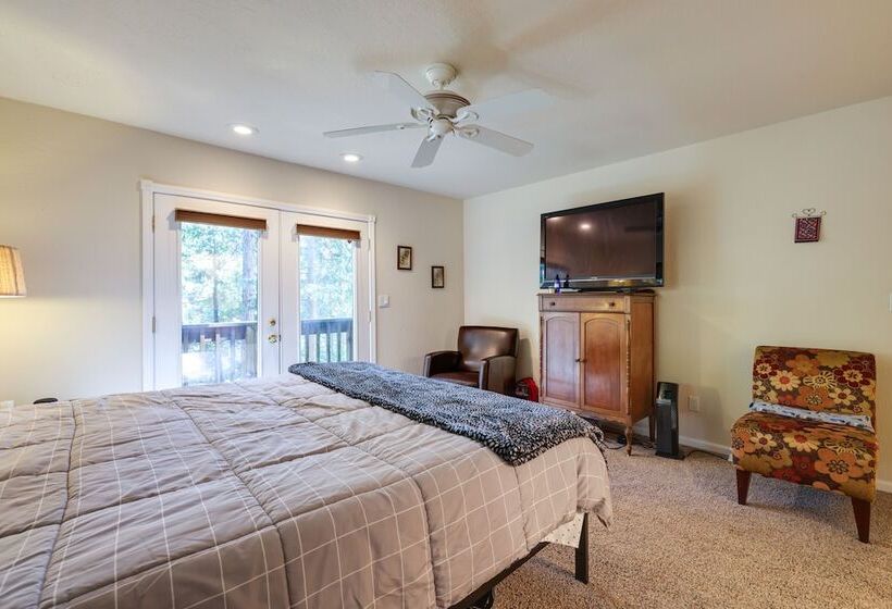 Cozy Mi Wuk Village Cabin W/ Deck!