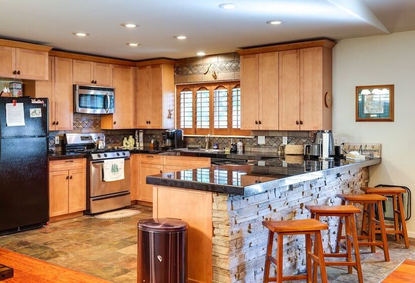 Cozy Mi Wuk Village Cabin W/ Deck!