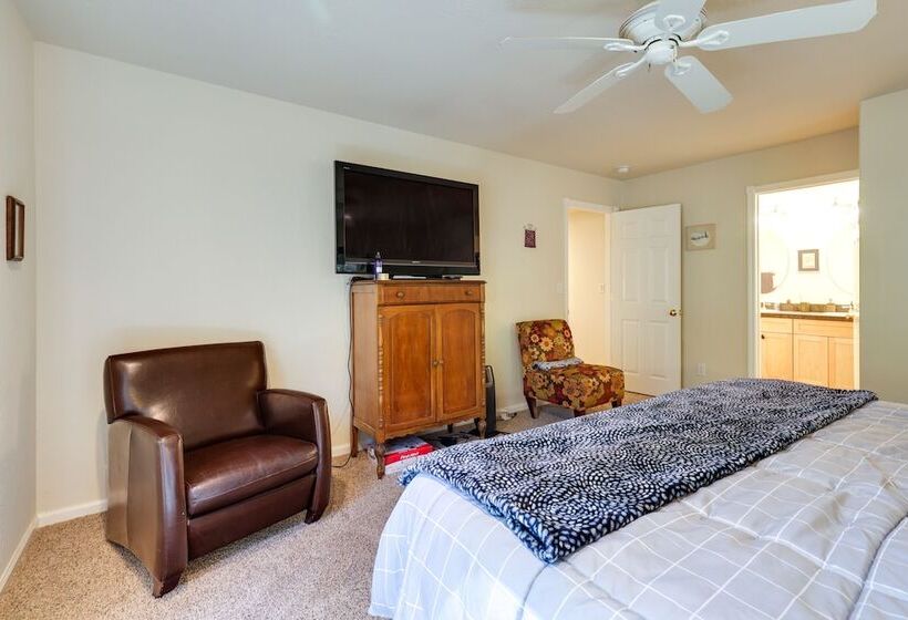 Cozy Mi Wuk Village Cabin W/ Deck!