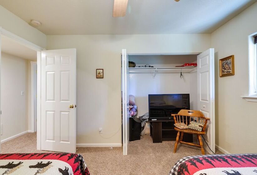 Cozy Mi Wuk Village Cabin W/ Deck!