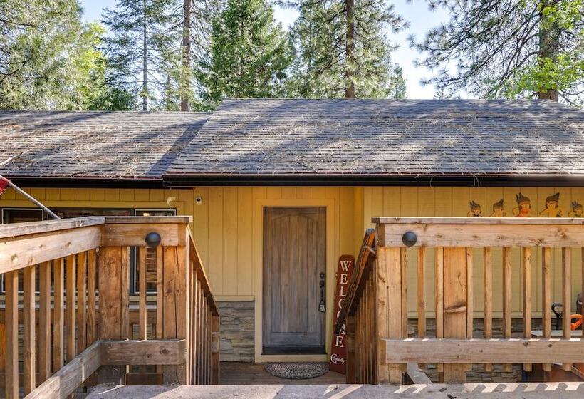 Cozy Mi Wuk Village Cabin W/ Deck!