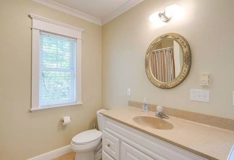 Cozy Michigan Retreat W/ Deck & Gas Grill!