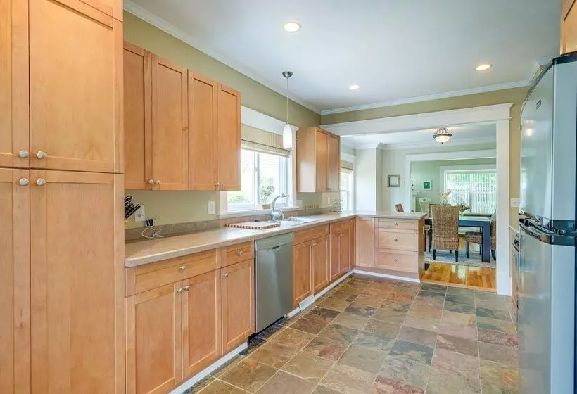 Cozy Michigan Retreat W/ Deck & Gas Grill!