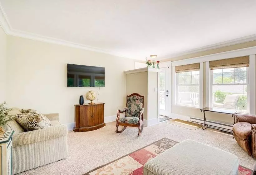 Cozy Michigan Retreat W/ Deck & Gas Grill!