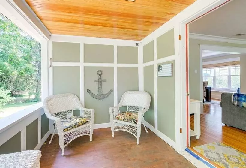 Cozy Michigan Retreat W/ Deck & Gas Grill!