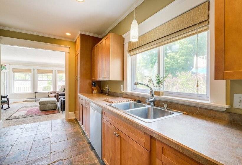 Cozy Michigan Retreat W/ Deck & Gas Grill!