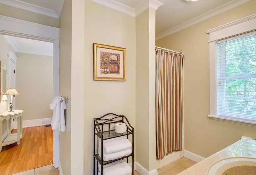 Cozy Michigan Retreat W/ Deck & Gas Grill!