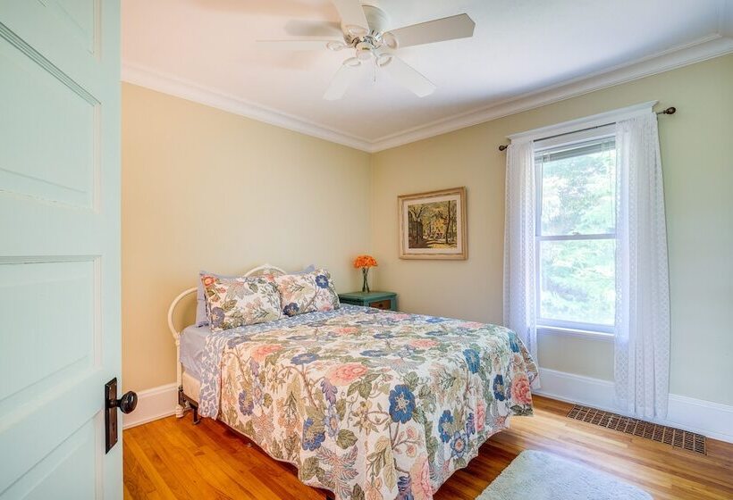 Cozy Michigan Retreat W/ Deck & Gas Grill!