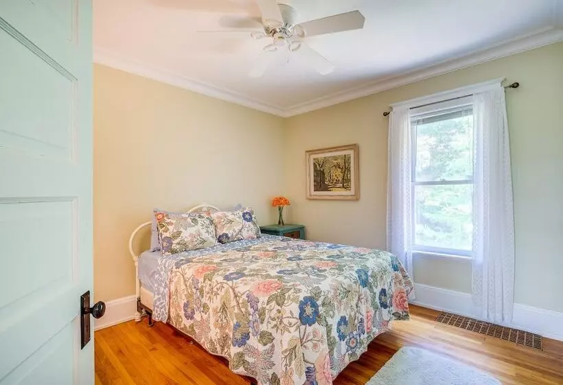 Cozy Michigan Retreat W/ Deck & Gas Grill!