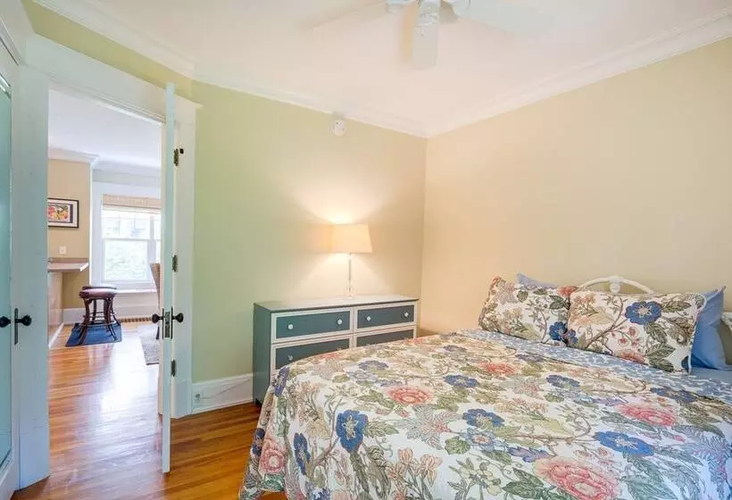 Cozy Michigan Retreat W/ Deck & Gas Grill!