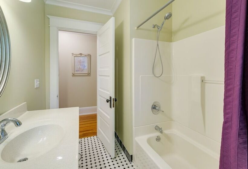 Cozy Michigan Retreat W/ Deck & Gas Grill!