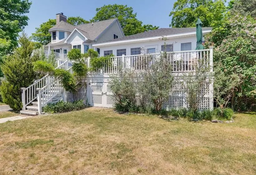 Cozy Michigan Retreat W/ Deck & Gas Grill!