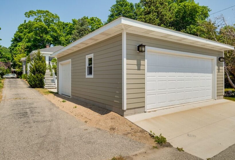 Cozy Michigan Retreat W/ Deck & Gas Grill!