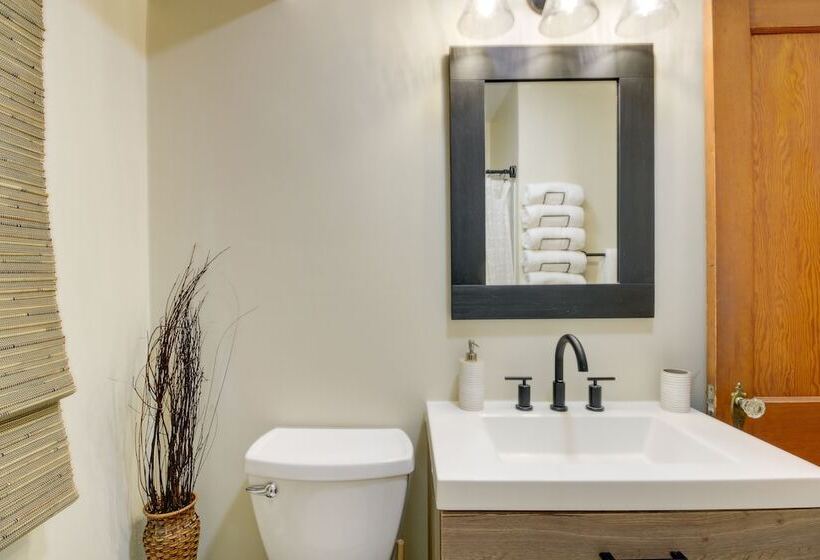 Serene Crosby Cottage: 3 Mi To Serpent Lake!