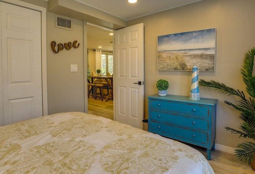 Englewood Vacation Home W/ Screened Porch!