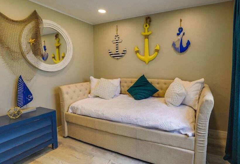 Englewood Vacation Home W/ Screened Porch!