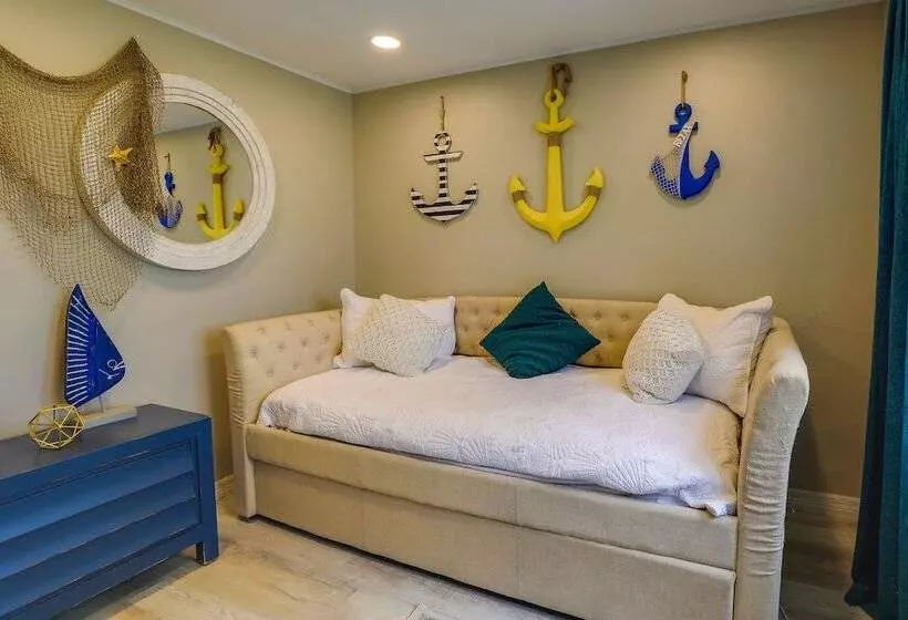 Englewood Vacation Home W/ Screened Porch!