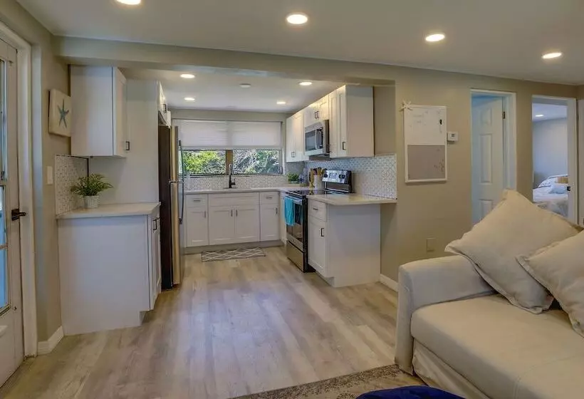 Englewood Vacation Home W/ Screened Porch!