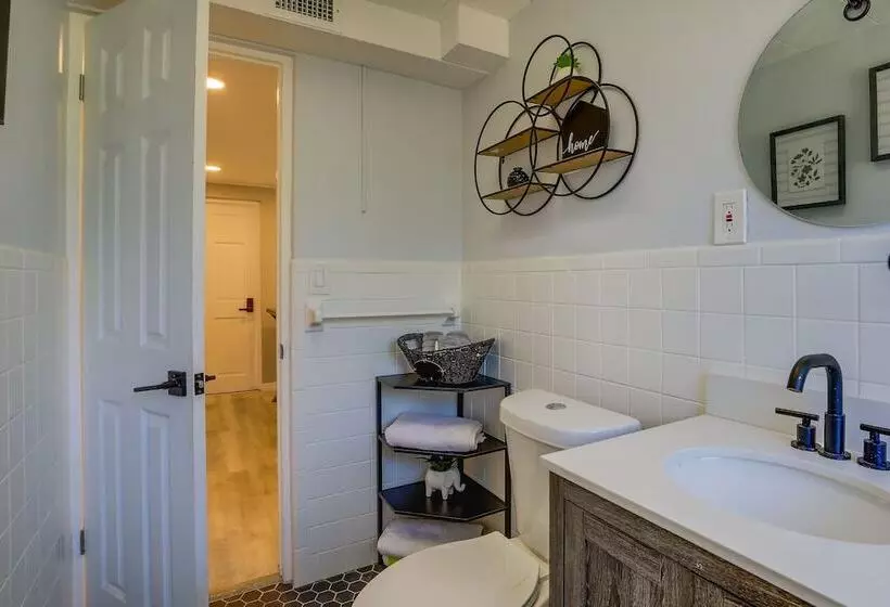 Englewood Vacation Home W/ Screened Porch!