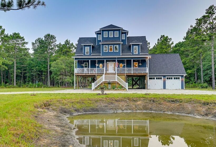 Expansive Georgetown Home W/ Decks & Fire Pit!